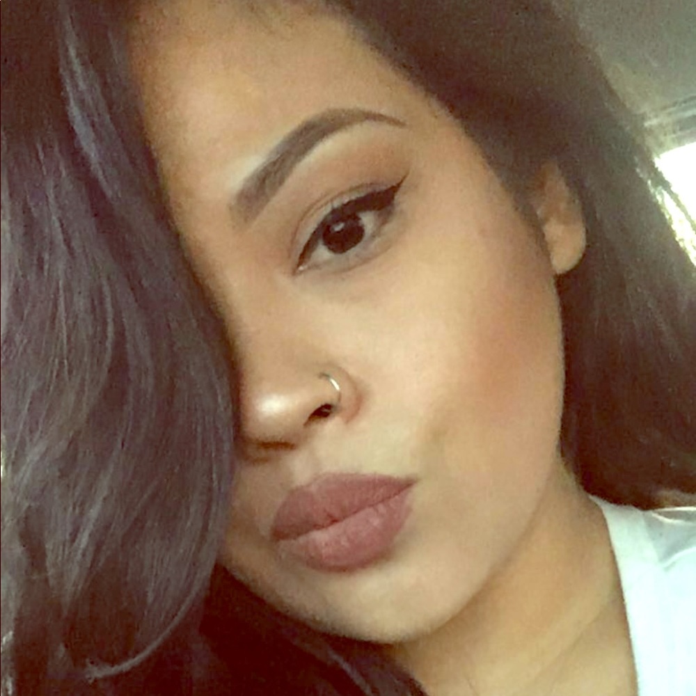 Meet your Posher, Anahi